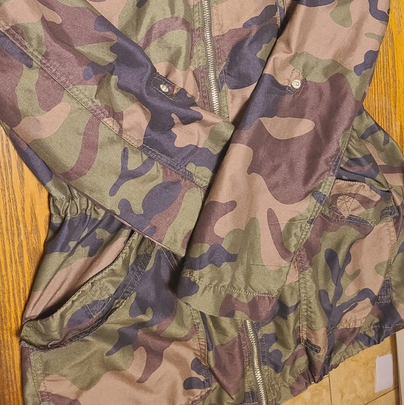 Light weight jacket - Picture 2 of 3